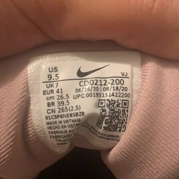 Nike legend women’s essential trainers. - Picture 7 of 7